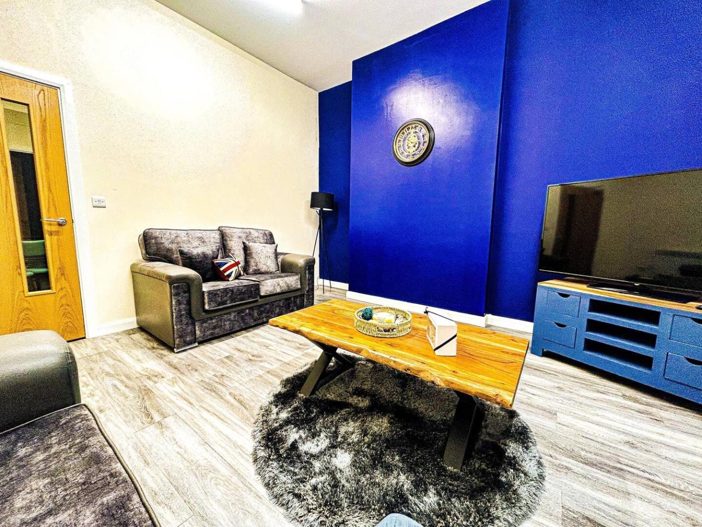 Betty's Apartment- Metres From Train Station Apartment Harrogate