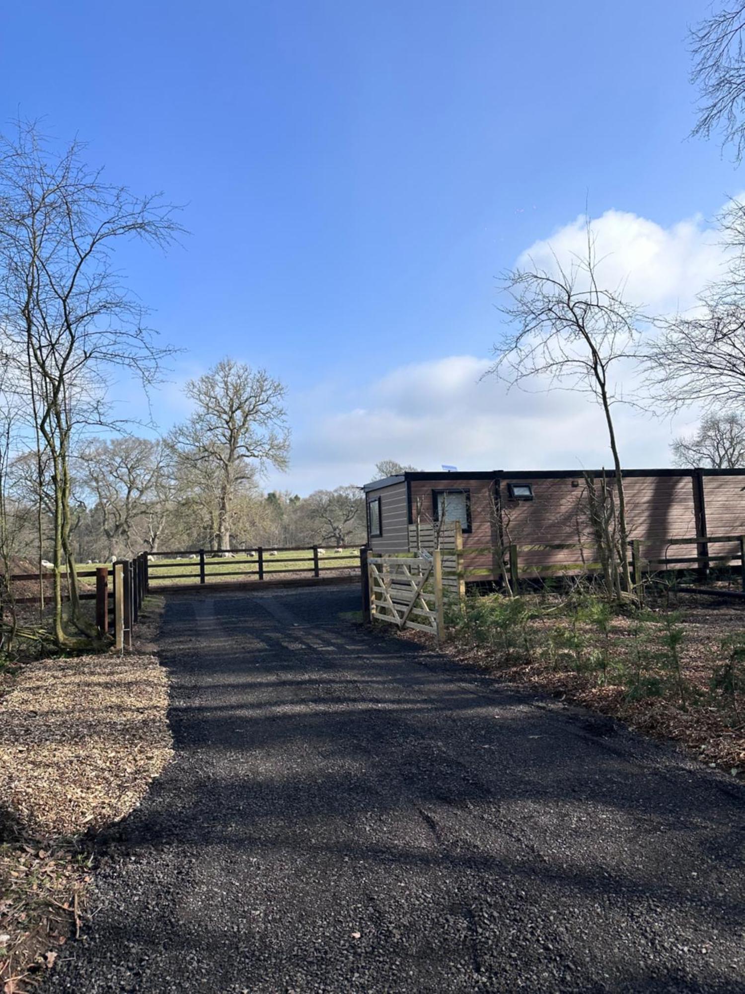 Farm Lodge *
