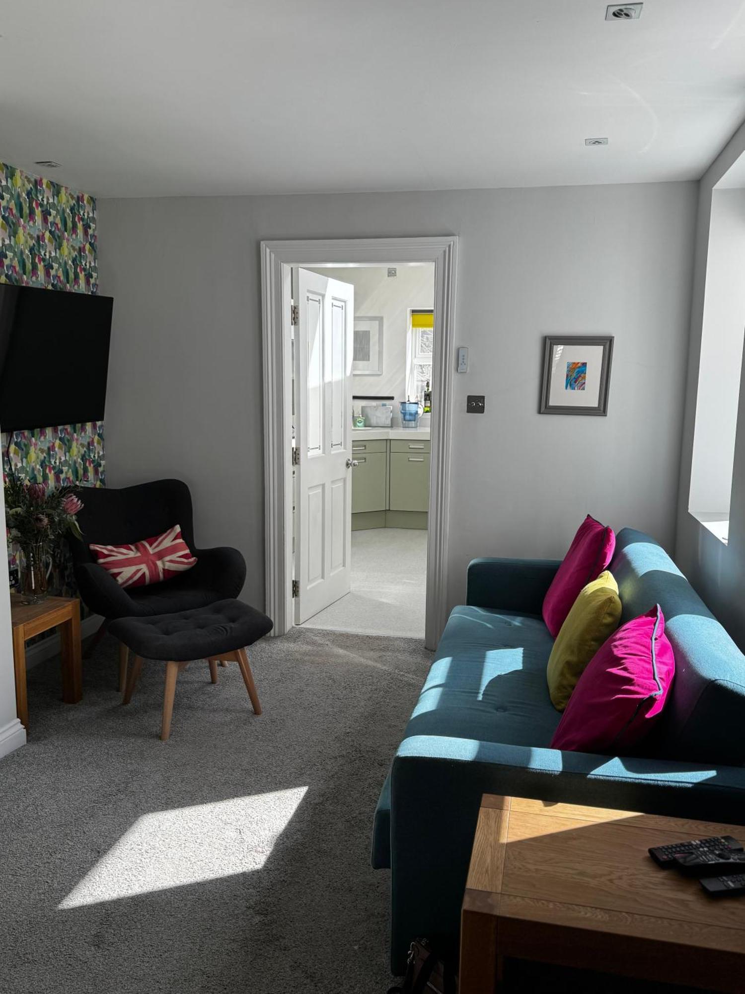 - Courtyard Mews - Garden Apartment *