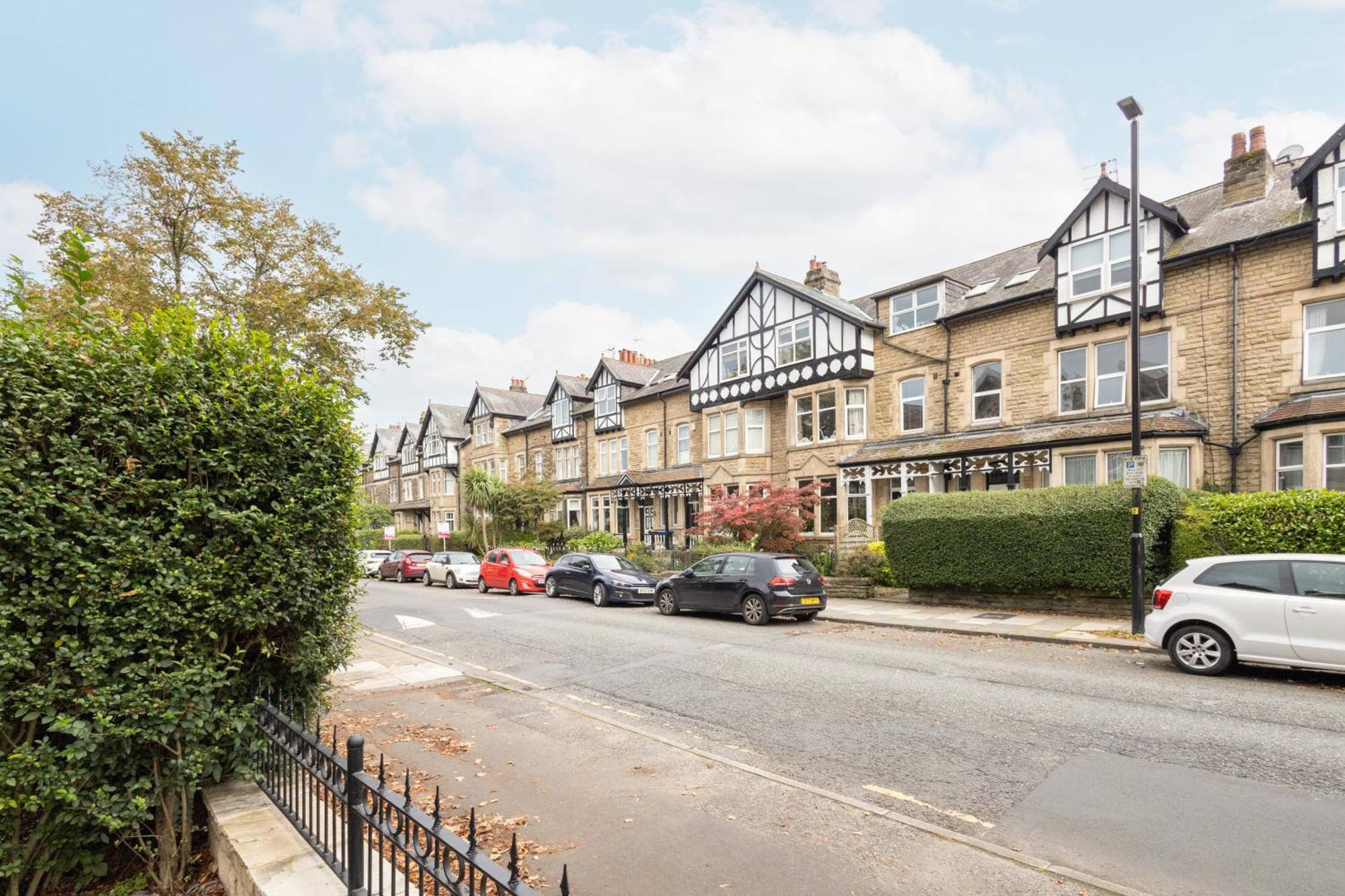 Holiday home 4 Bedroom With Parking Harrogate