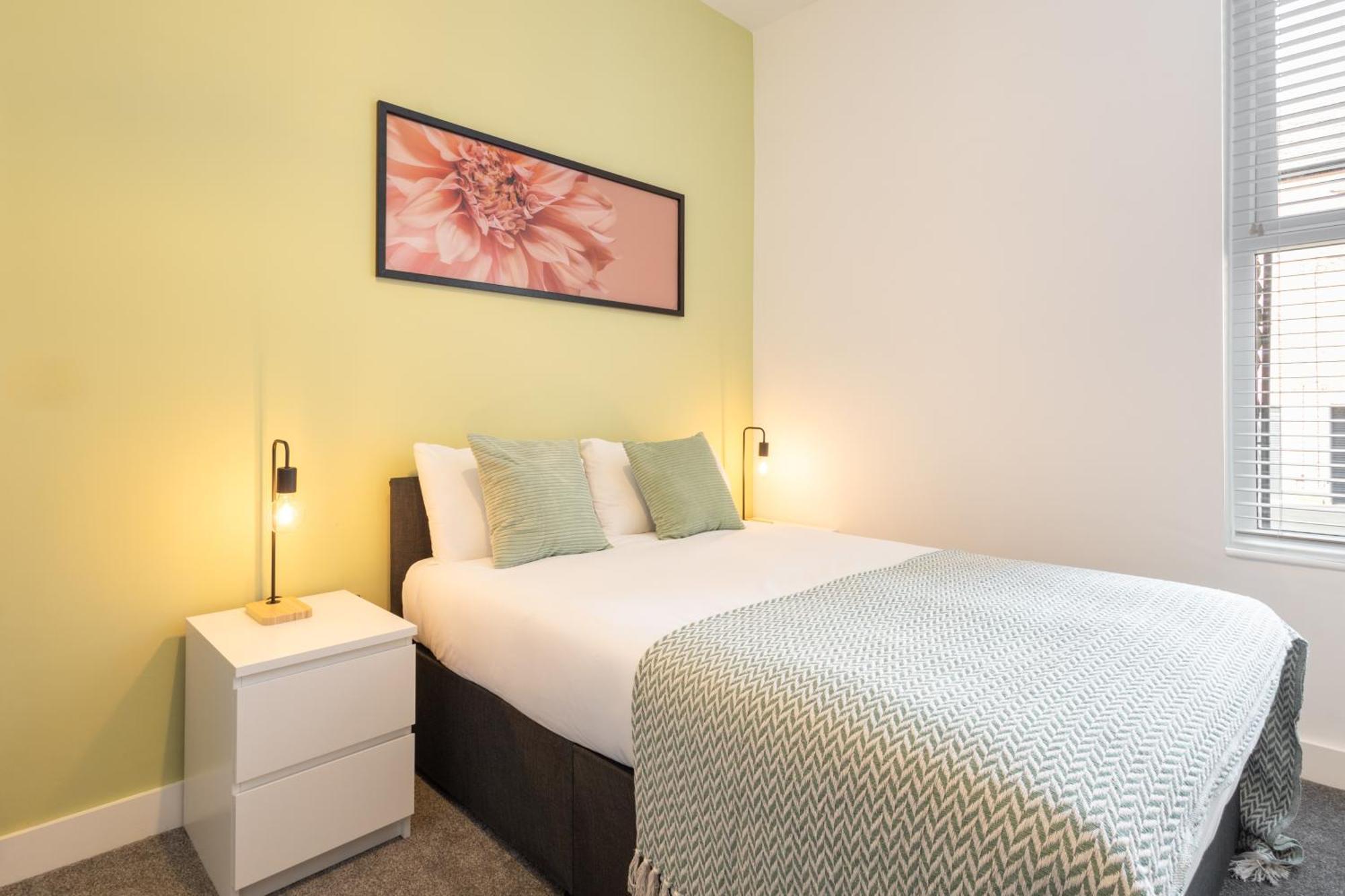 4 Bedroom With Parking Harrogate