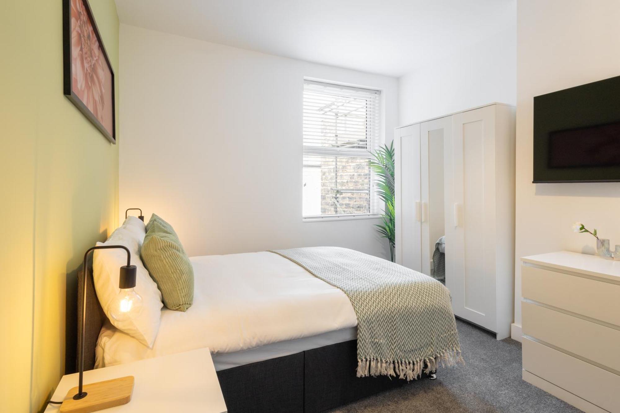 4 Bedroom With Parking * Harrogate