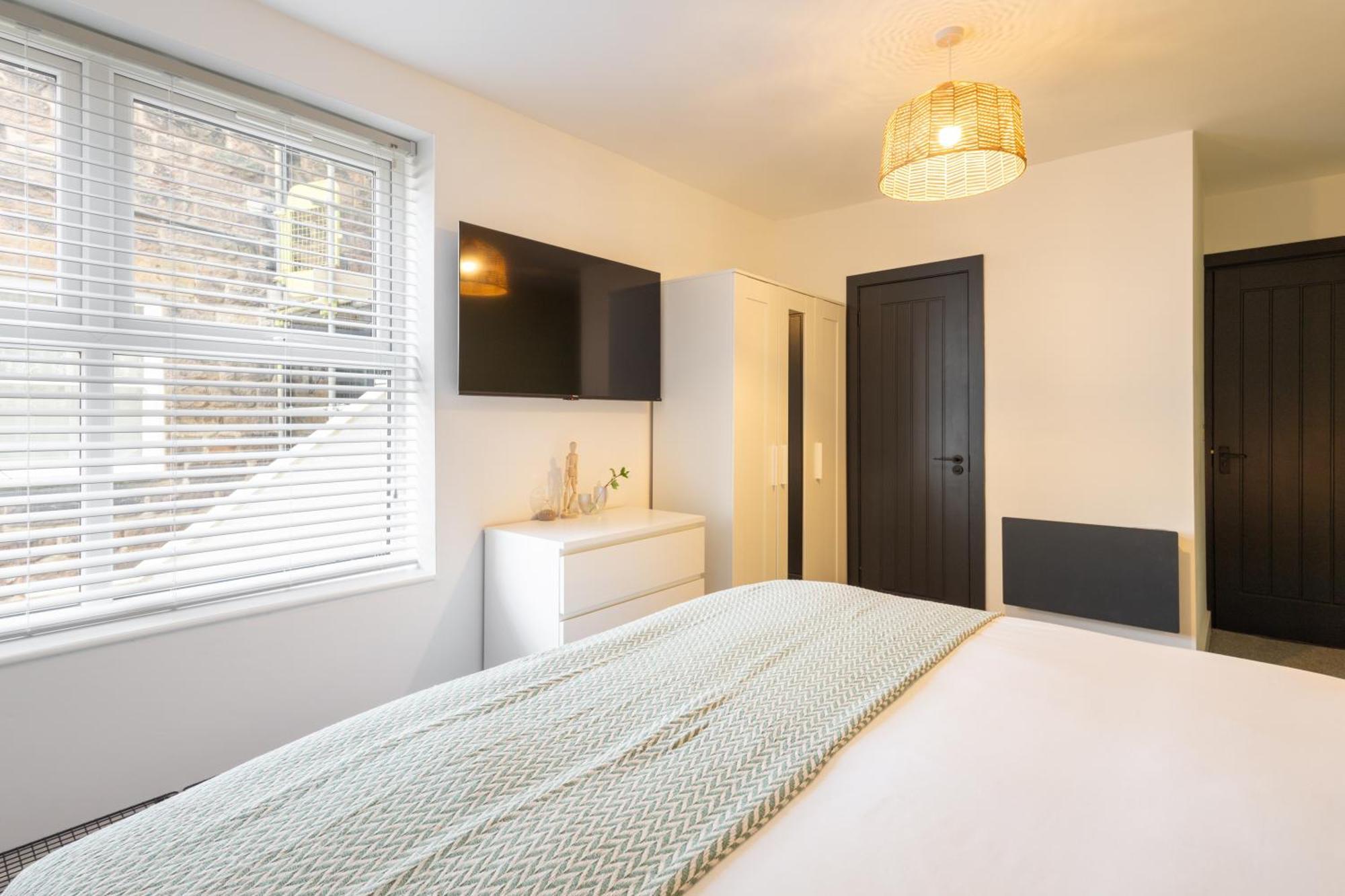 4 Bedroom With Parking Holiday home *