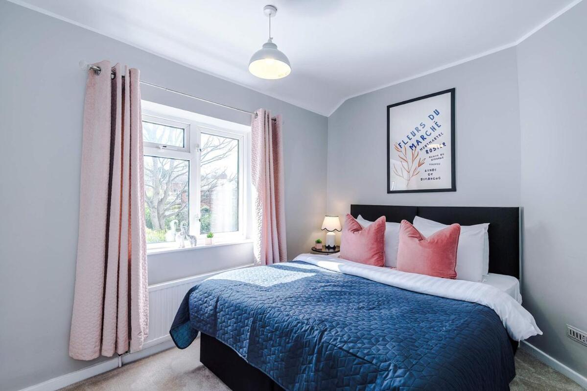 Luxury 4-bed - Near Hcc & Business District Holiday home *