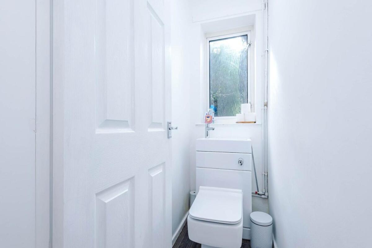 Luxury 4-bed - Near Hcc & Business District Holiday home