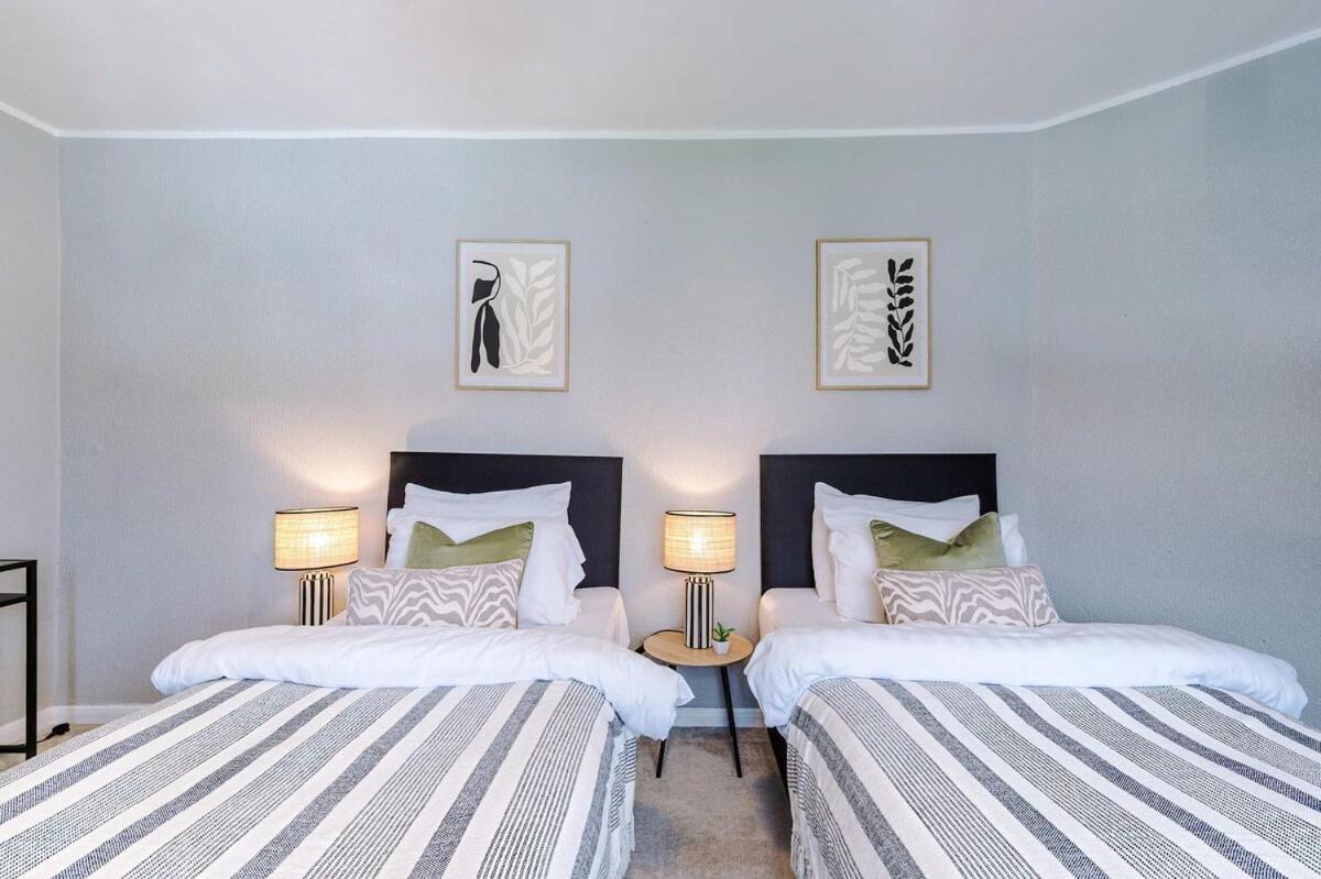 Luxury 4-bed - Near Hcc & Business District *
