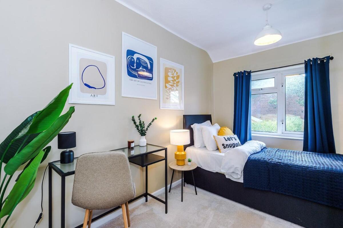 Luxury 4-bed - Near Hcc & Business District Holiday home