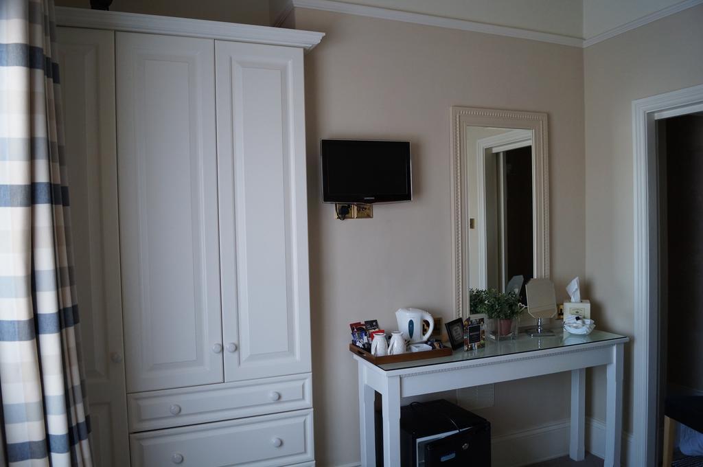 Guest house Brookfield House 4*