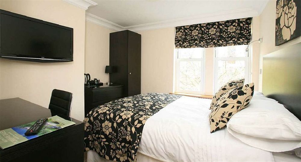 The Lodge Harrogate Guest house