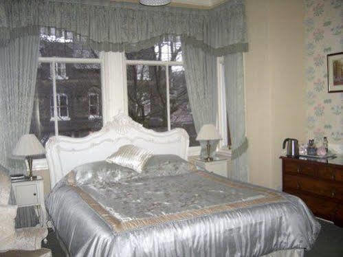 Guest house April House Harrogate