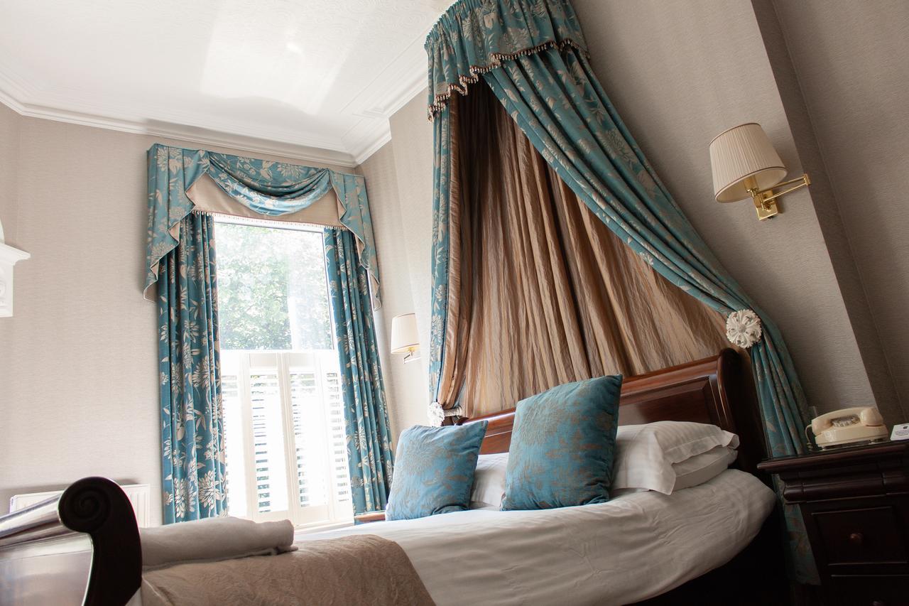 Hotel Ascot House