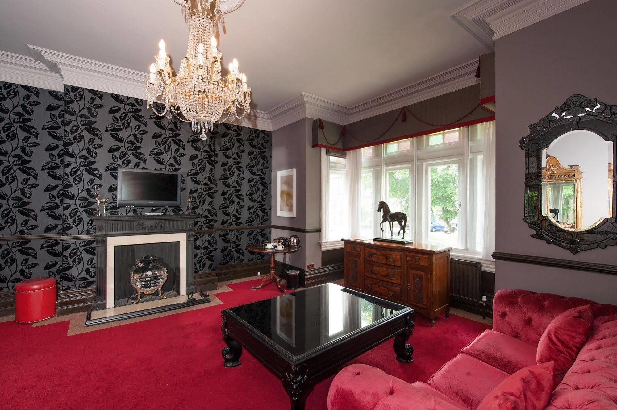 Balmoral Hotel 4*