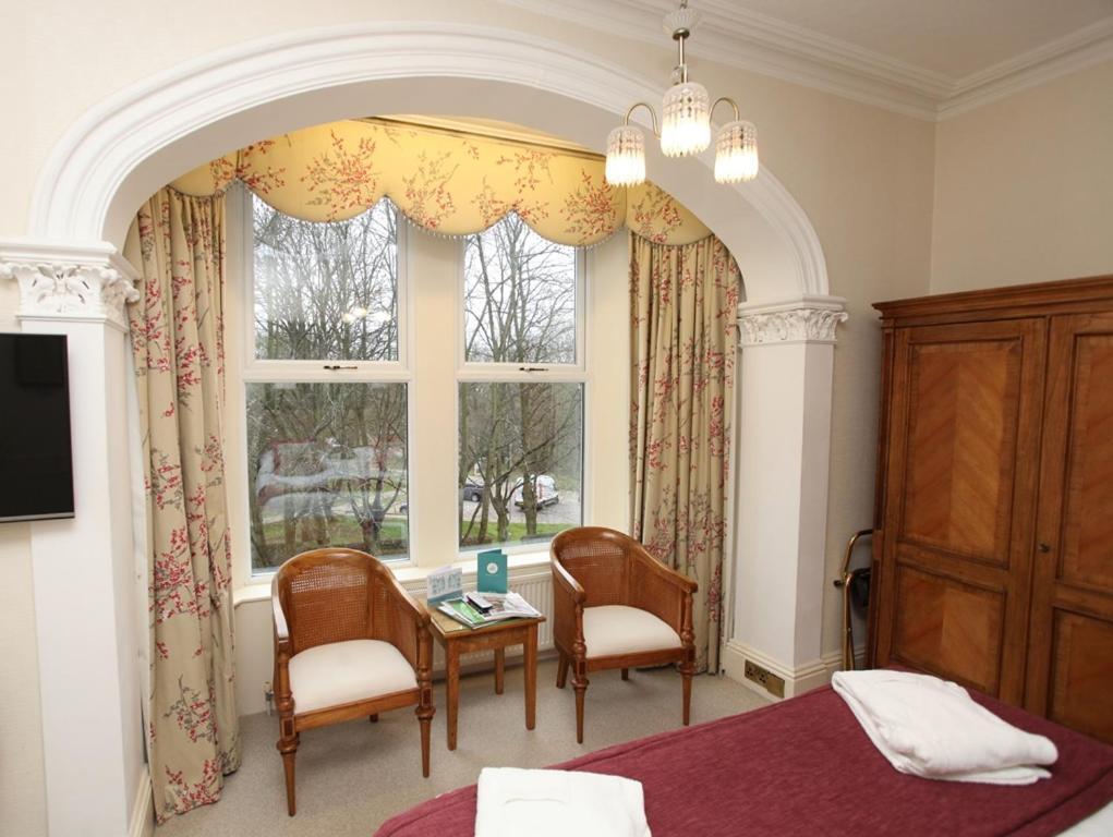 Ascot House 4*