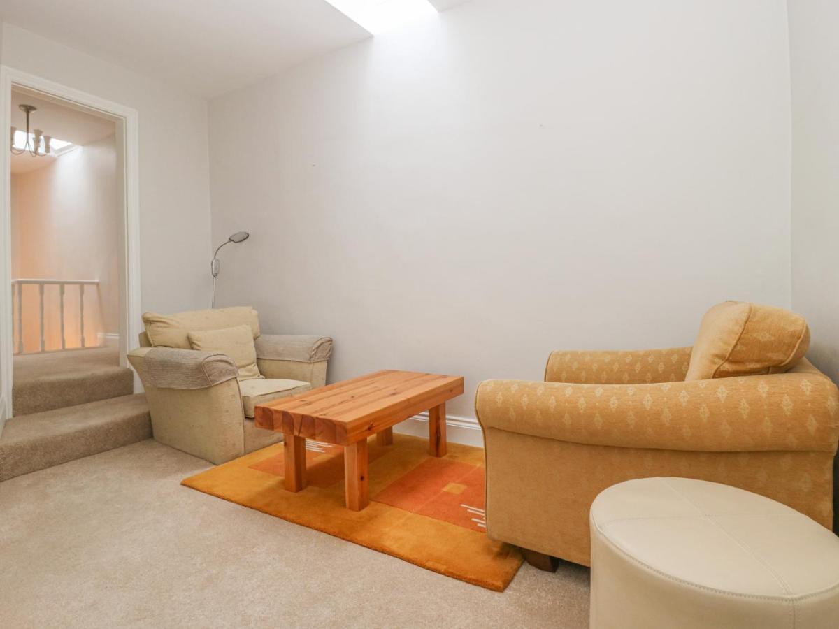 Park Road Apartment *