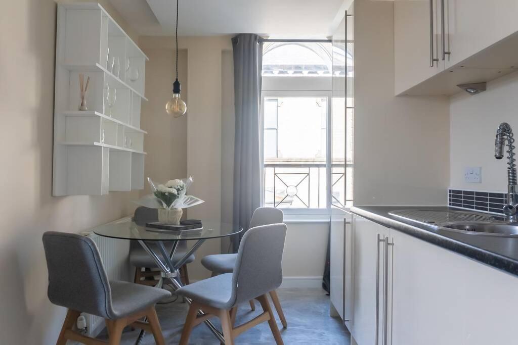 Apartment Montpellier Apartment- The Heart Of Town Centre- One Minute Walk From The Famous Betty's Tea Extremely Quiet Entire With Homely Living Huge Tv And Sound Bar With A Huge Comfy Super King Size Beds Sleeps Four *