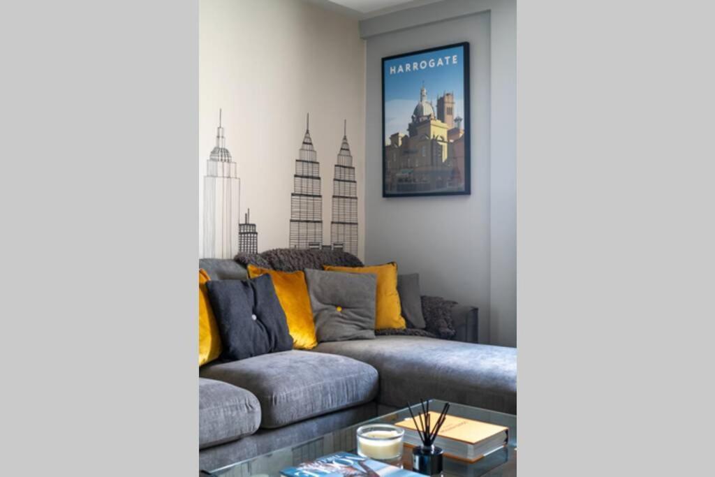 Montpellier Apartment- The Heart Of Town Centre- One Minute Walk From The Famous Betty's Tea Extremely Quiet Entire With Homely Living Huge Tv And Sound Bar With A Huge Comfy Super King Size Beds Sleeps Four Apartment