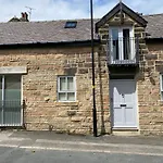 Harlow Coach House