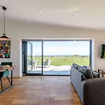 2-Bed Modern Bungalow - Outstanding Country Views