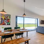 2-Bed Modern Bungalow - Outstanding Country Views