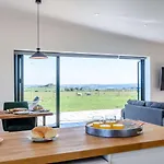 2-Bed Modern Bungalow - Outstanding Country Views