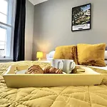Luxury Harrogate Flat With Free Parking