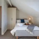 Stunning 5 Bedroom 5 En-Suite Victorian House In Harrogate