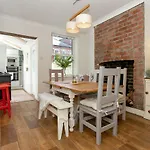 The Bs Cycle, 4 Bedroom, 2 Bathroom, House In Harrogate Centre