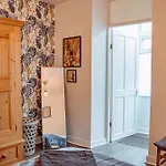 Spacious Flat With Free Parking