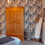 Spacious Flat With Free Parking