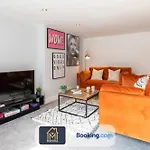 Stylish Two Bed Town Centre Apartment By Movida Property Group Short Lets & Serviced Accommodation With Parking