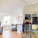 The Penthouse At Regent House Light And Airy Top Floor With Lift Access 1 Bedroom En-Suite Luxury Apartment Ultra Central Location