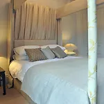 Royal Parade Apartments