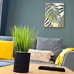 Large House - Relocating Families - Business Stays