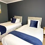 Large House - Relocating Families - Business Stays