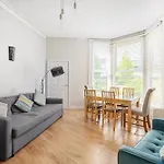 Harrogate Holiday Apartments - Strawberry One - Private Parking