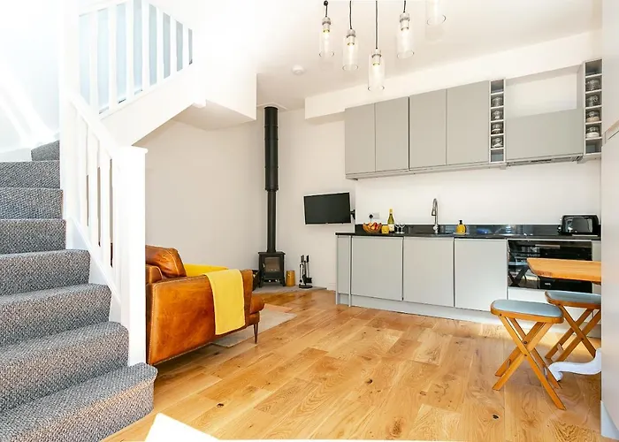 The Bs Hive, Modern, Stylish, 2 Bedroom House, In Harrogate Centre