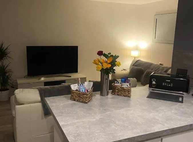 Spacious One Bedroom Ground Floor Apartment