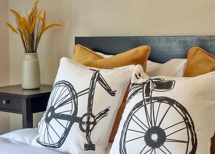 The Bs Cycle, 4 Bedroom, 2 Bathroom, House In Harrogate Centre