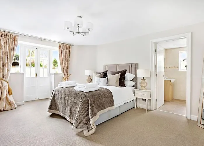 Entire Spacious Apartment - Central Harrogate