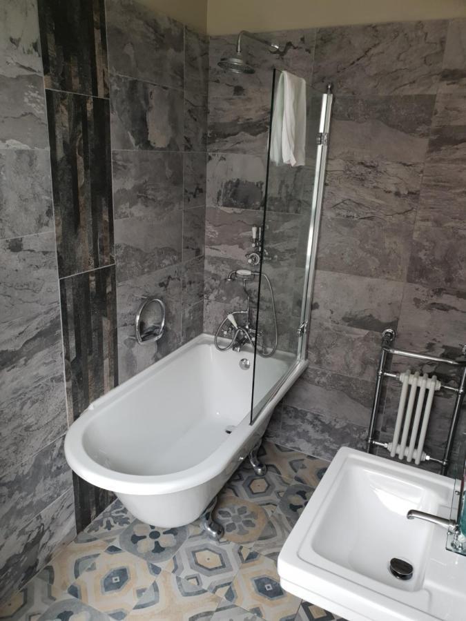 The Camberley Guest house 4*
