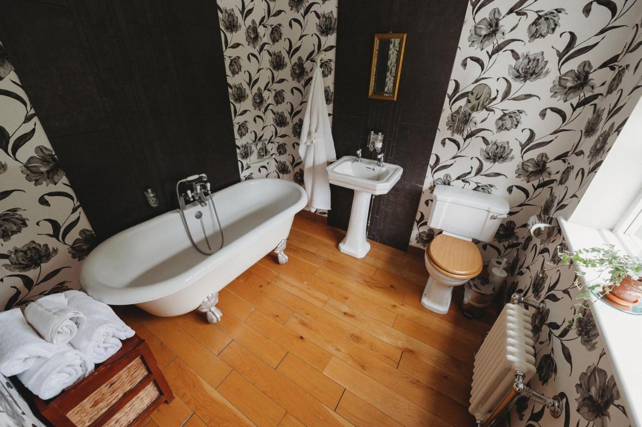 The Crown Roecliffe Inn