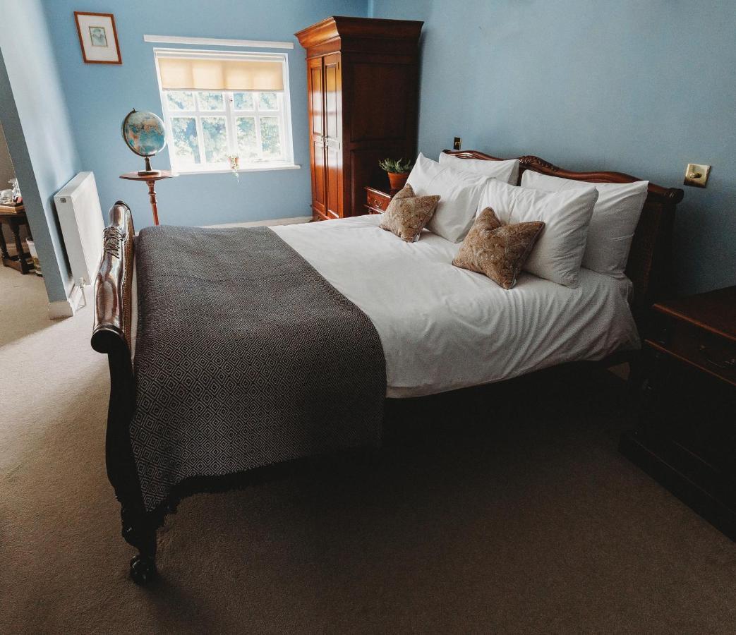 The Crown Roecliffe Inn 4*