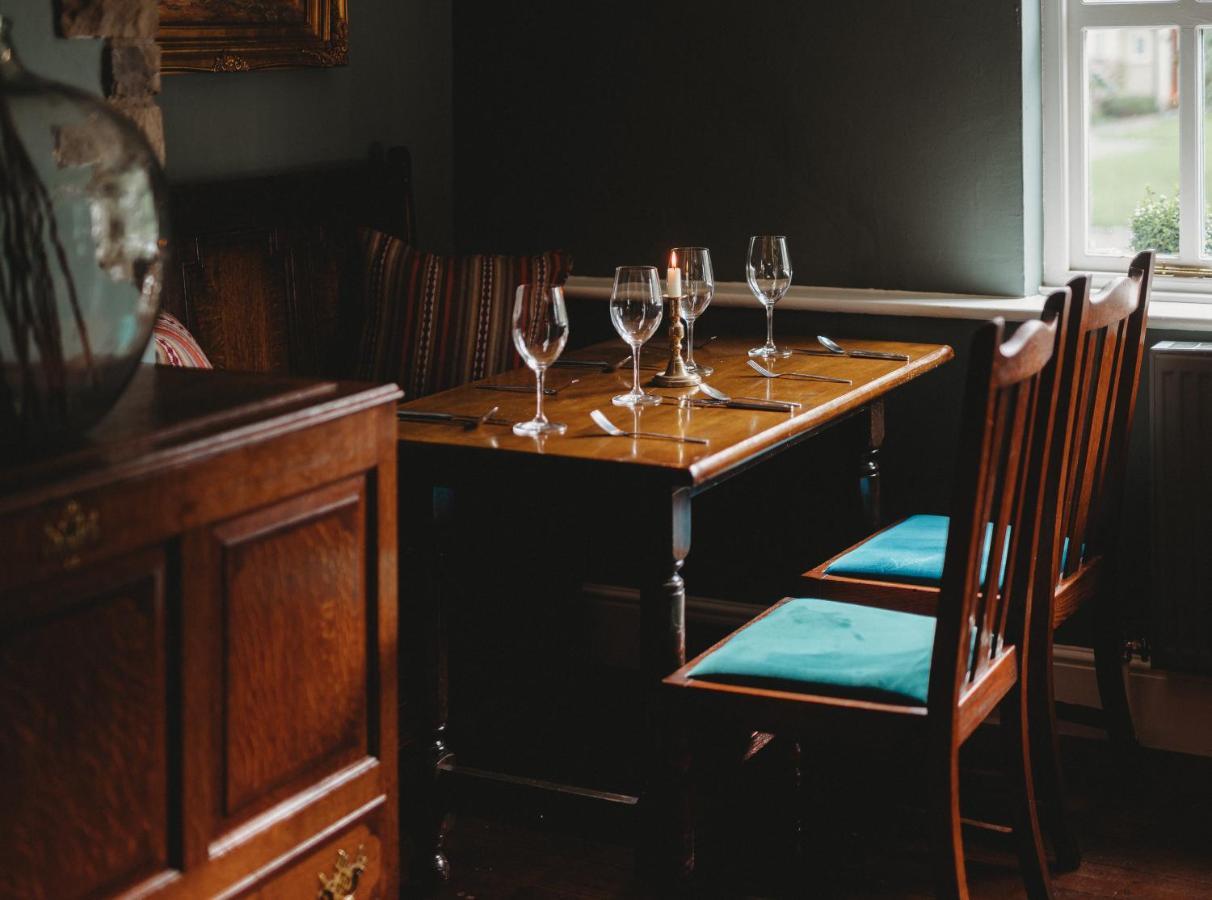 The Crown Roecliffe Inn 4*