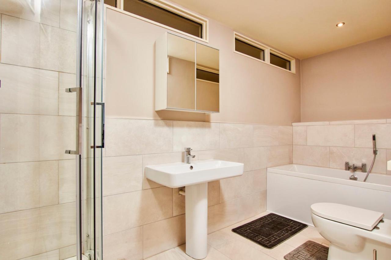 The Stunning Abode - Sleeps 6 Apartment Harrogate