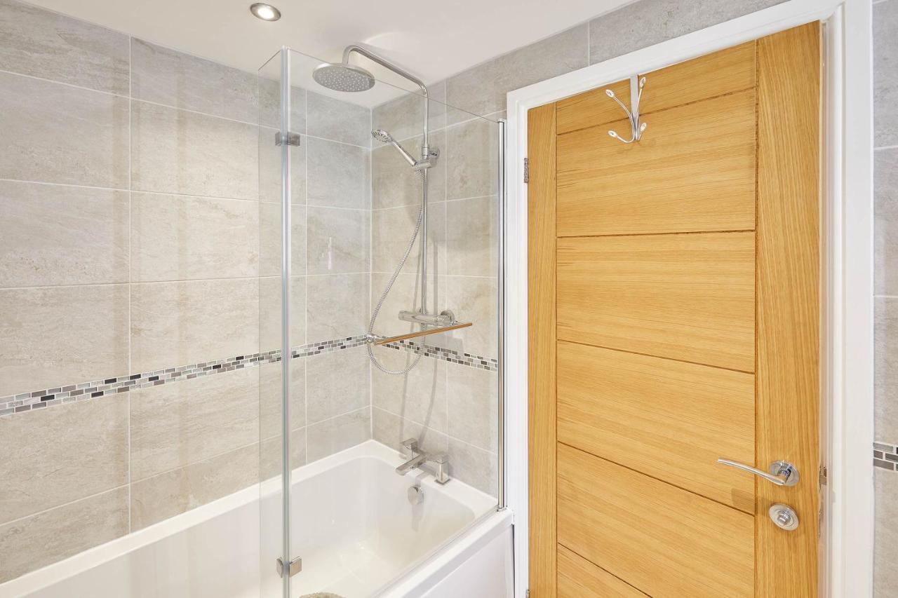 Host & - The Regency * Harrogate