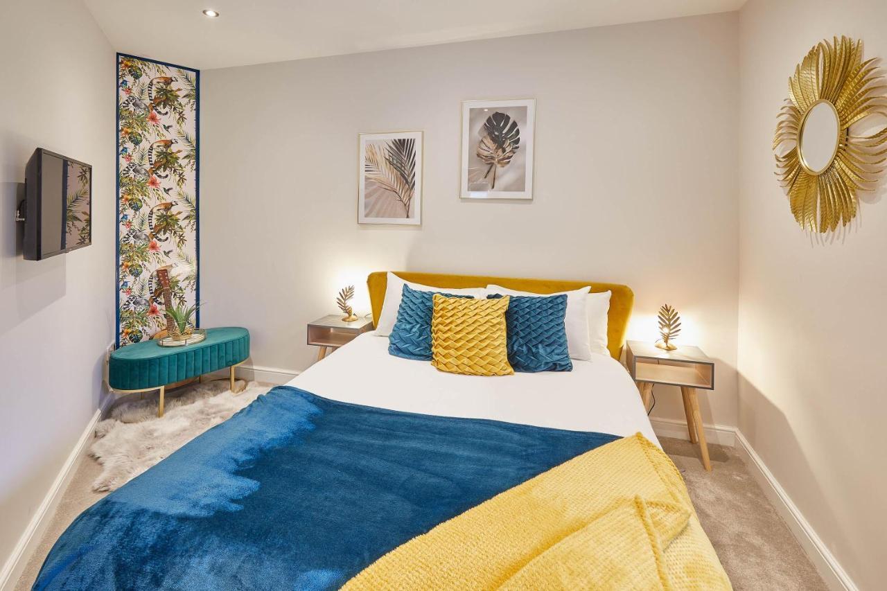 Host & - The Regency Apartment