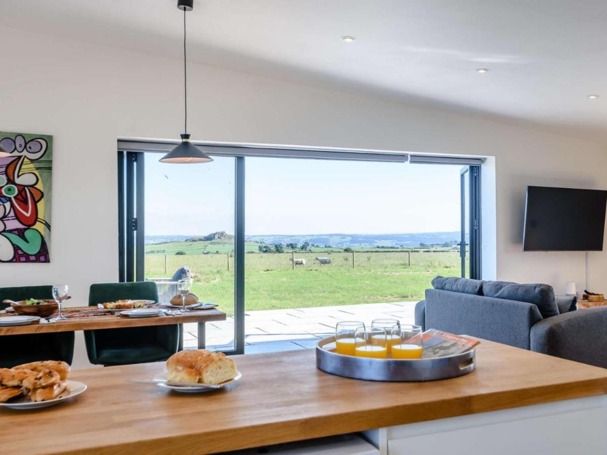 2-bed Modern - Outstanding Country Views
