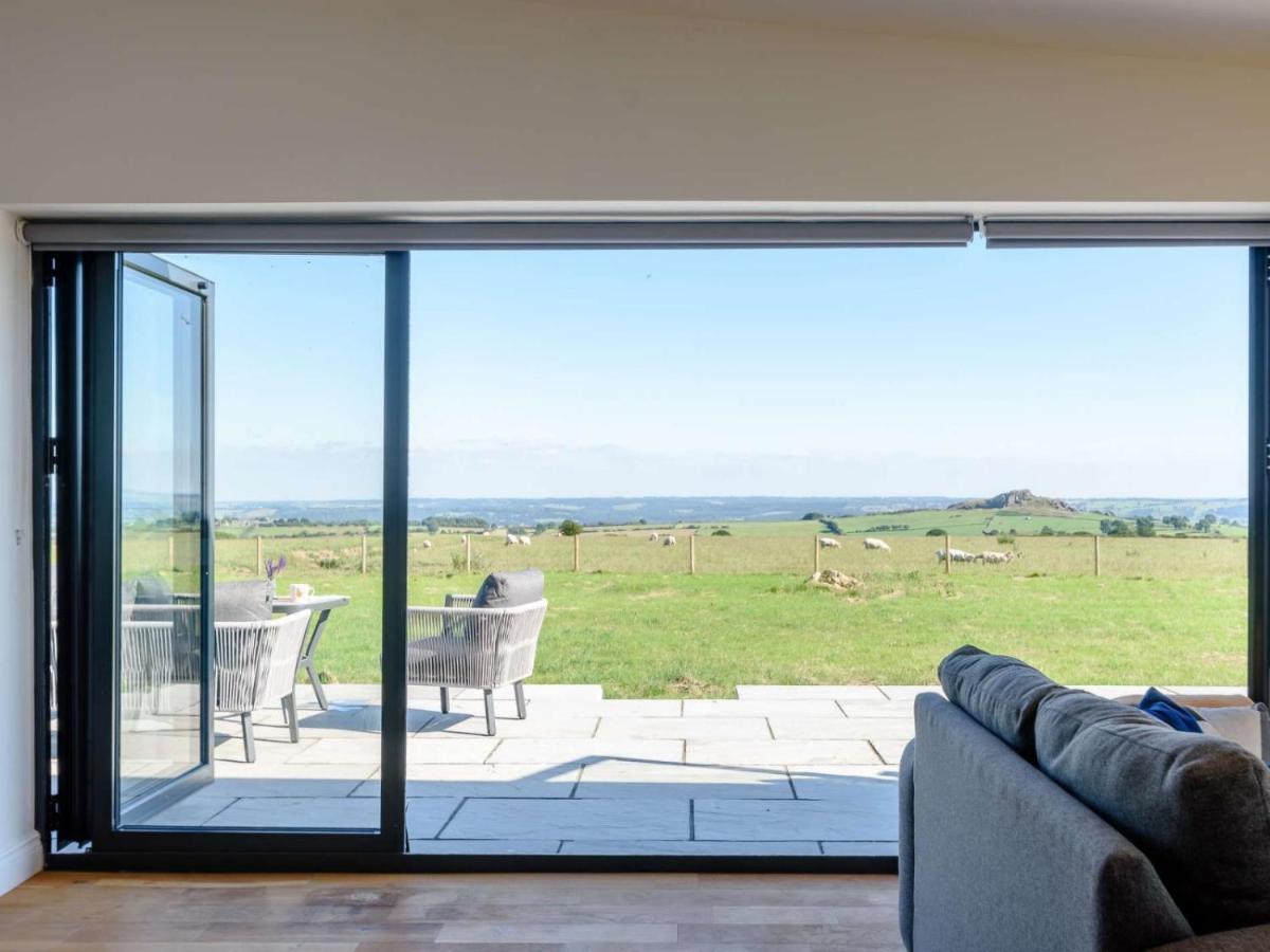 2-bed Modern - Outstanding Country Views *