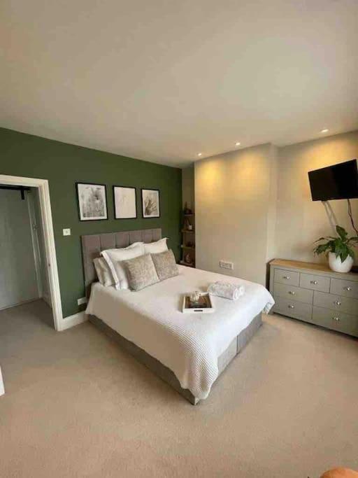 Modern Style House With Log Burner Holiday home