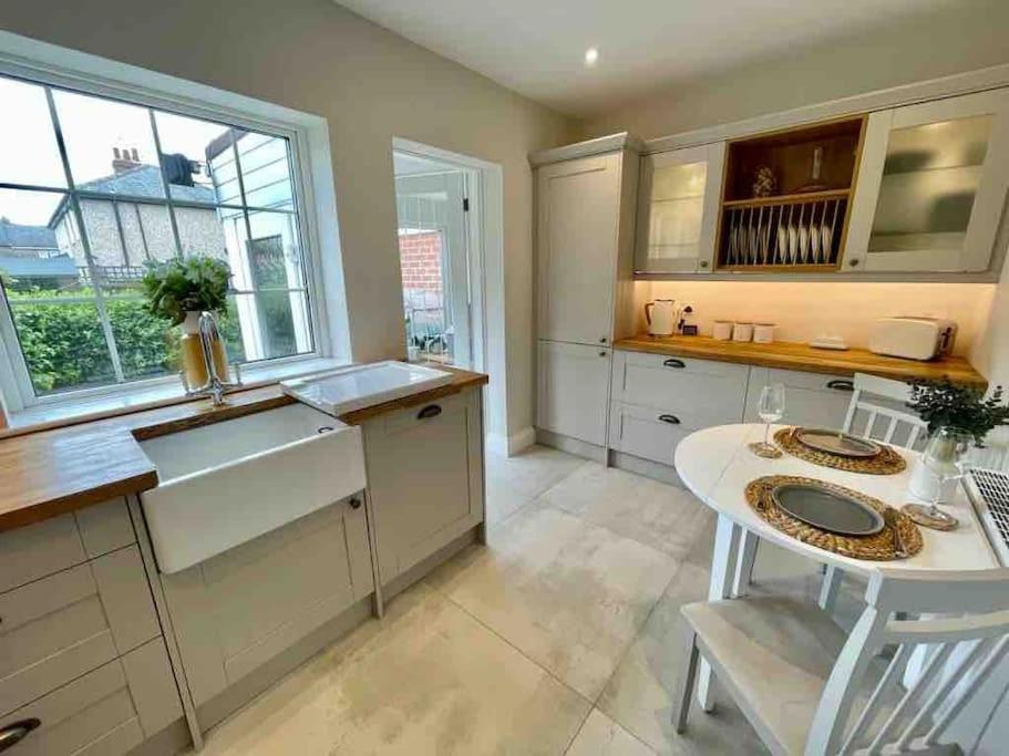 Holiday home Modern Style House With Log Burner *